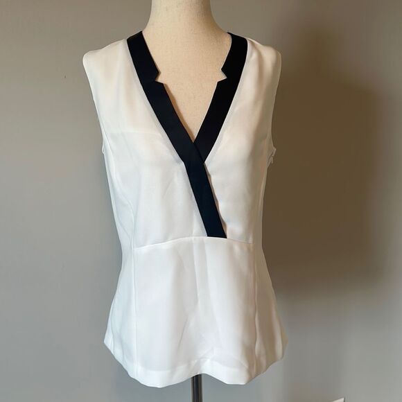 Emerson Rose Tops - Emerson Rose sz S sleeveless V-neck blouse classic black white